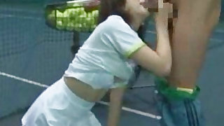 Japanese chick gives wild blowjob at the tennis court